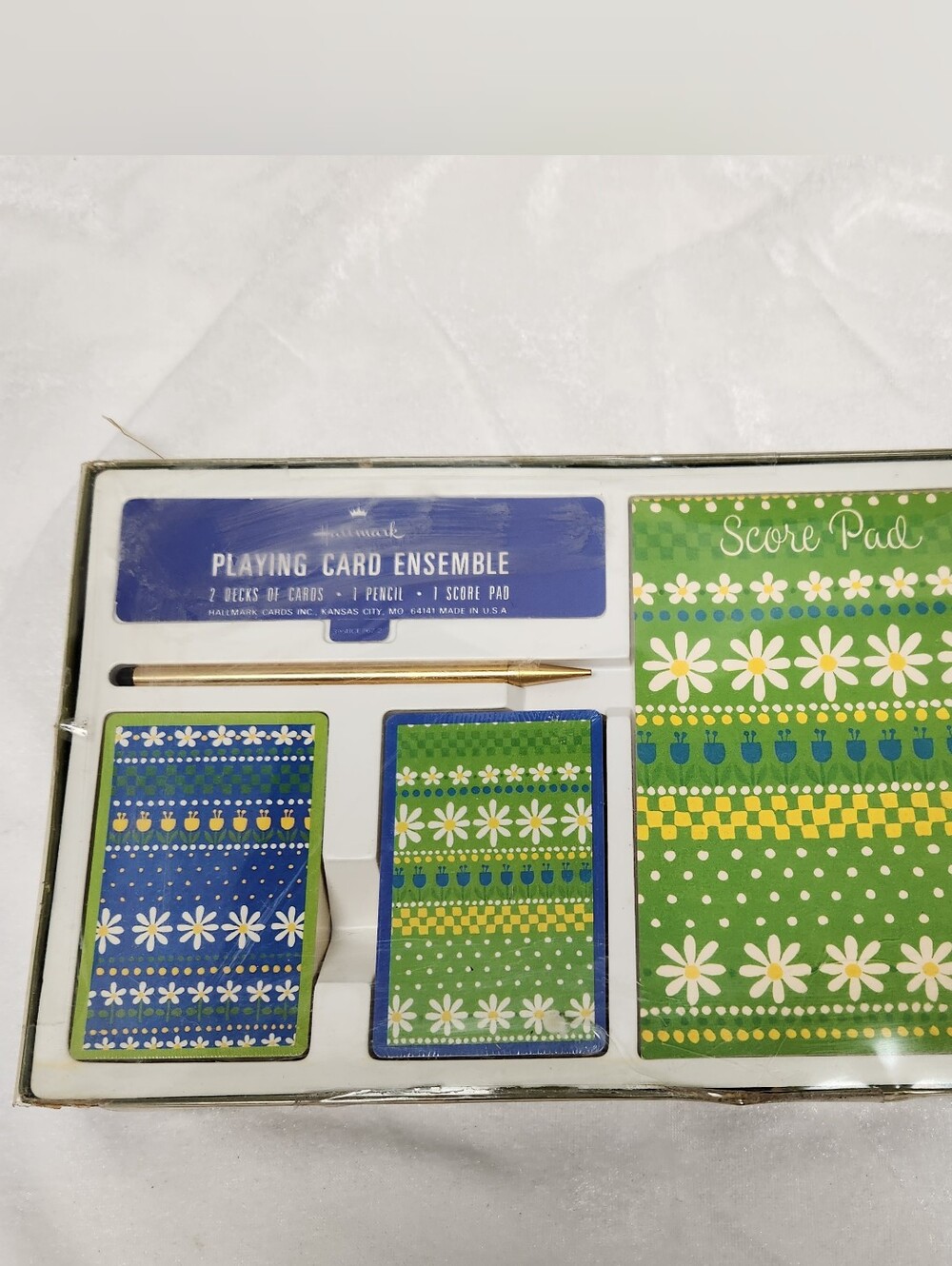 Hallmark Green Daisy Playing Card Ensemble with Score Pad